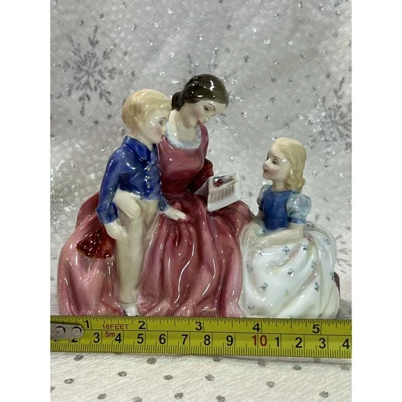 Vintage Royal Doulton, “Bedtime Story”, HN1059, Figurine Excellent